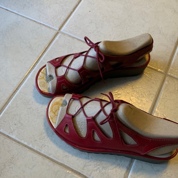 FLY LONDON red sandals - Picture 2 of 6